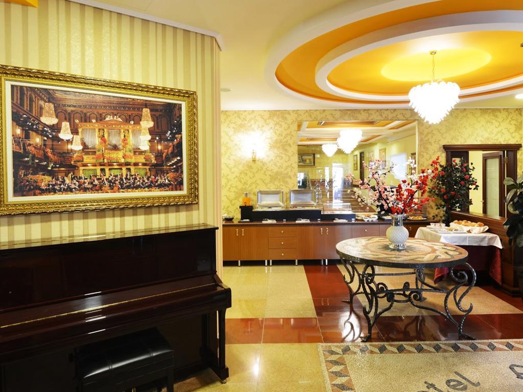 Hotel Austria ติรานา ภายนอก รูปภาพ