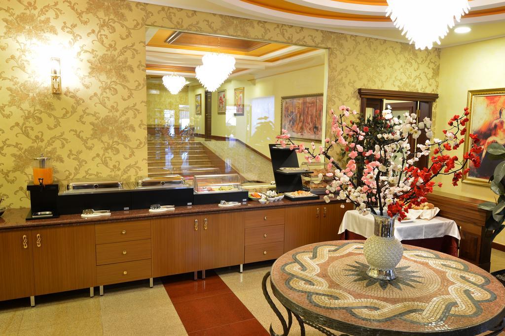 Hotel Austria ติรานา ภายนอก รูปภาพ