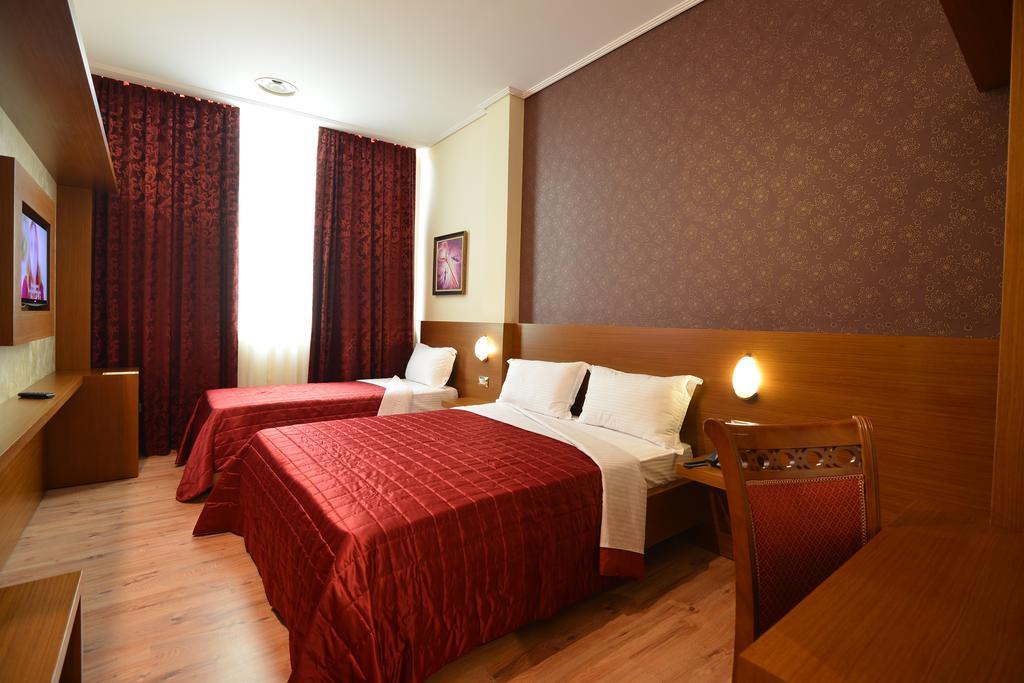 Hotel Austria ติรานา ภายนอก รูปภาพ