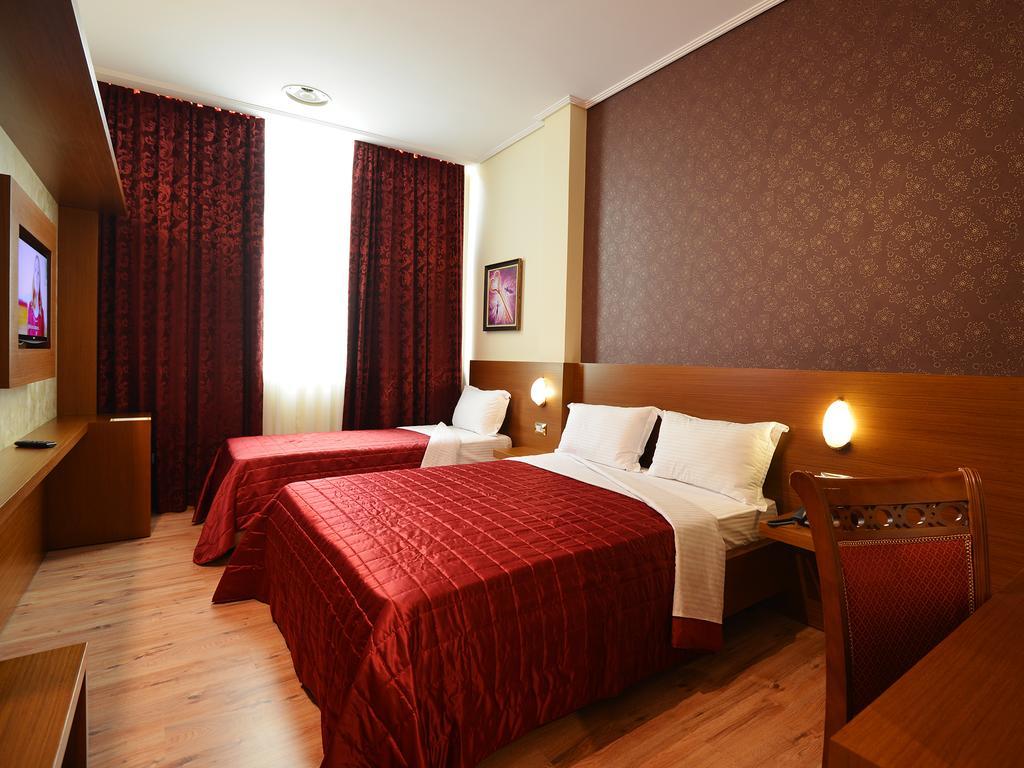 Hotel Austria ติรานา ภายนอก รูปภาพ