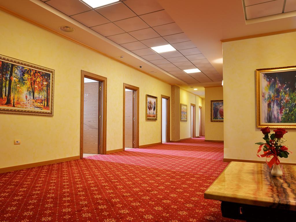 Hotel Austria ติรานา ภายนอก รูปภาพ