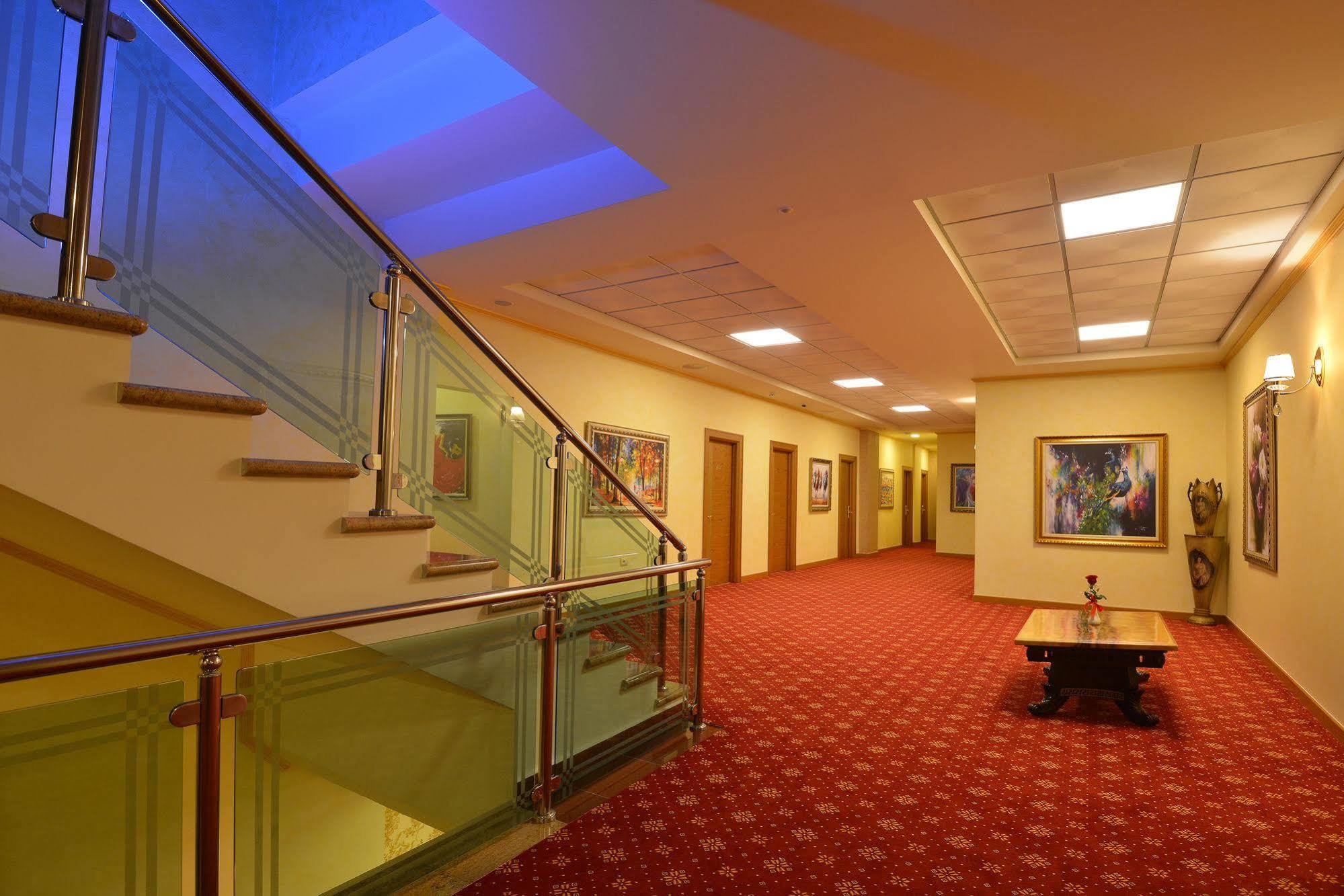Hotel Austria ติรานา ภายนอก รูปภาพ