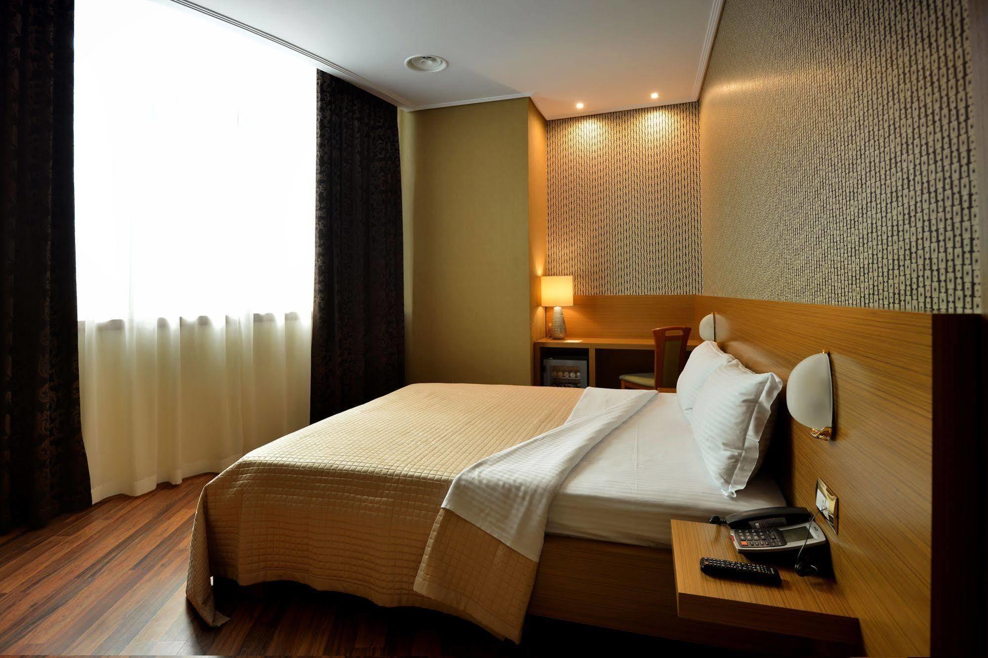 Hotel Austria ติรานา ภายนอก รูปภาพ